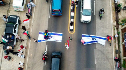 Aksi Bela Palestina, Pengunjuk Rasa Biarkan Bendera Israel Dilindas