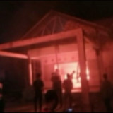 Polisi amankan 8 orang terduga pembakar Mapolres Candipuro