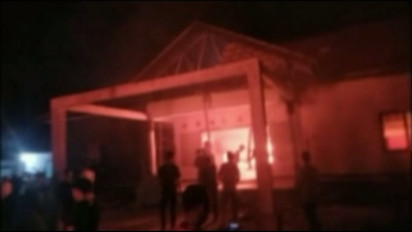Kantor Mapolsek Candipuro Lampung Selatan dibakar massa