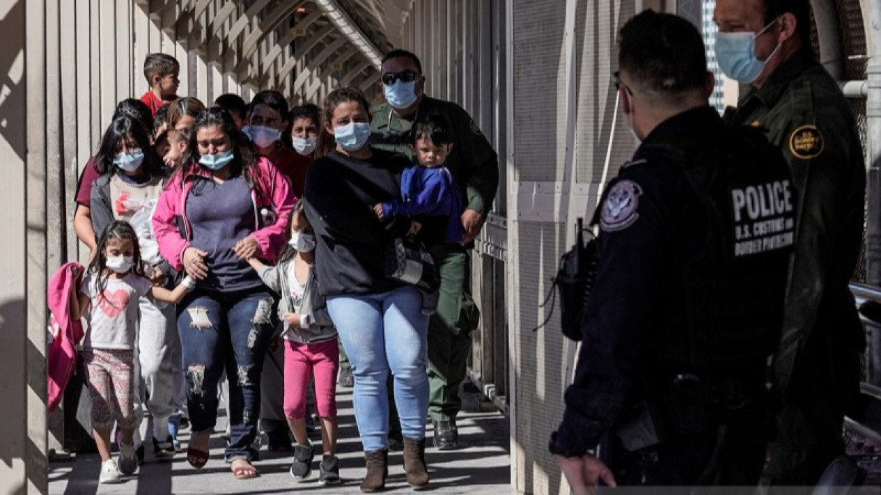 Texas cabut syarat pemakaian masker di sekolah, abaikan pedoman CDC AS
            - galeri foto