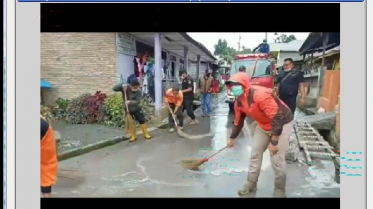Gunung Sinabung Muntahkan Abu Vulkanis Setinggi 3,5 kilometer
            - galeri foto