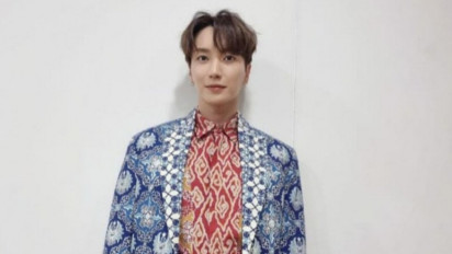 Yesung dan Leetuk Suju pamer batik rancangan Ridwan Kamil