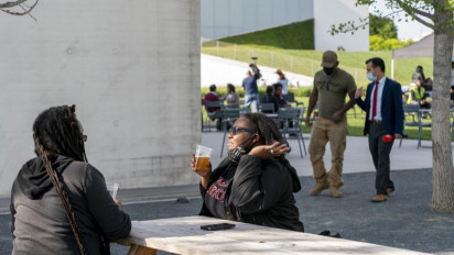 Bir gratis untuk warga penerima vaksin Covid-19 di Amerika