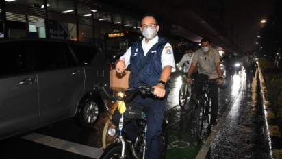 Peringati hari sepeda sedunia, Anies berangkat kerja bersepeda