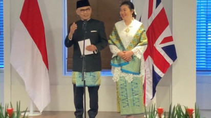 Dubes RI Desra Percaya Serahkan Surat Kepercayaan Kepada Ratu Inggris Elizabeth II