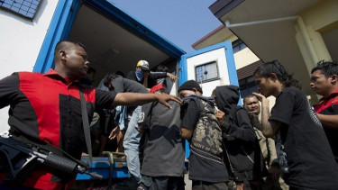 Polisi Amankan 10 Preman Pemeras Sopir Truk Pasar Tanah Abang