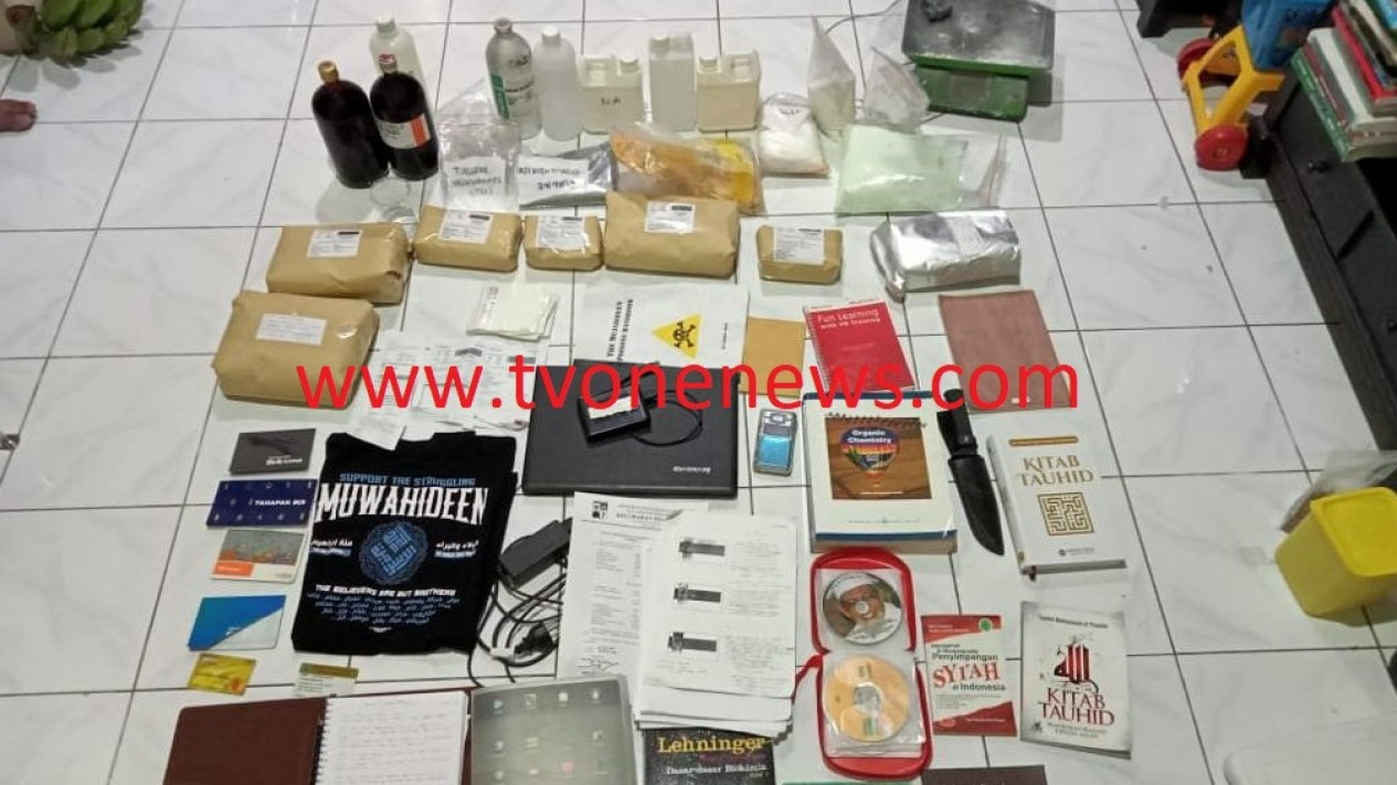 EKSKLUSIF: Densus 88 Tangkap Penyuplai Bahan Bom Bagi Teroris
            - galeri foto