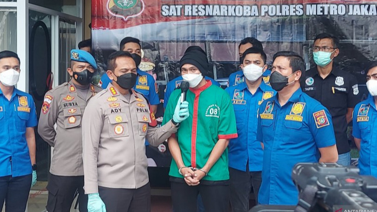 Musisi Anji Terancam Hukuman 12 Tahun Penjara Kasus Penyalahgunaan Narkoba
            - galeri foto