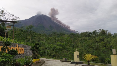 Gunung Merapi Kembali Luncurkan Awan Panas