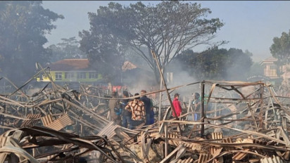 412 Kios di Pasar Leles Garut Terbakar