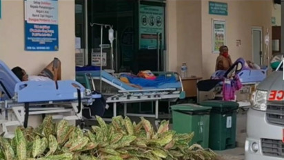 Rumah Sakit Penuh, Pasien Covid-19 Dirawat di Selasar IGD