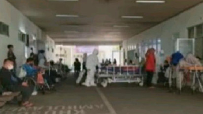 Tolong! Puluhan Pasien Covid-19 Menumpuk di Lorong RSUD Cengkareng Hingga Pagi Ini