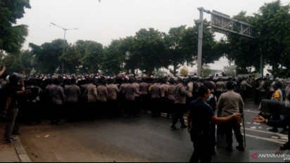 Polisi Tangkap Simpatisan Habib Rizieq yang Bawa Senjata Tajam