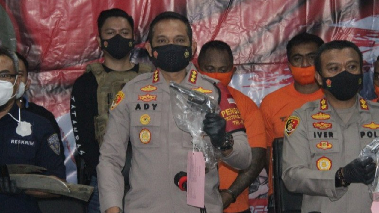 Polisi Selidiki Asal Senpi Penembakan di Taman Sari
            - galeri foto