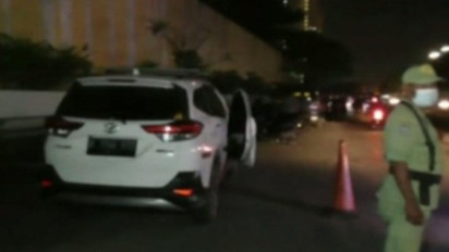 Pria Paruh Baya Ditemukan Tewas di Dalam Mobil di Summarecon Bekasi