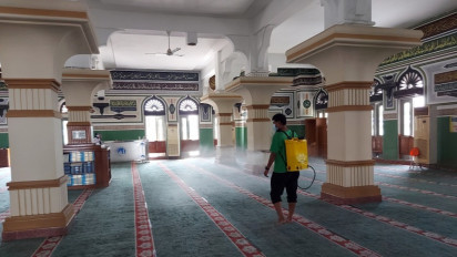 Foto: Masjid Al Azhar Tetap Gelar Salat Jumat Meski Jakarta Zona Merah Covid-19