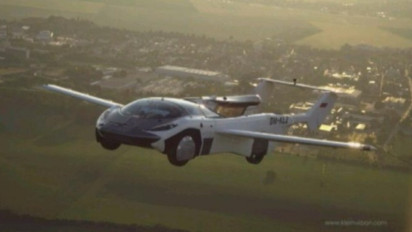 Mobil Terbang Sukses Mengudara Selama 35 Menit