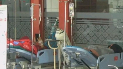 Tak Mampu Tampung, Pasien Antre di Luar IGD RSUD Soedono Madiun