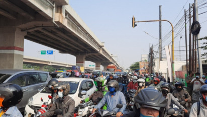 Pos Penyekatan Sumber Arta Bekasi Timbulkan Kemacetan & Kerumunan