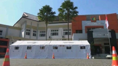 Penuh Pasien Corona, RS. Paru dr. Ario Wirawan Dirikan Tenda Darurat