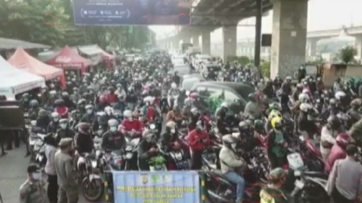 Kemacetan di PPKM Darurat, Pangdam Jaya: Banyak Perusahaan Tidak Patuhi Perintah
            - galeri foto