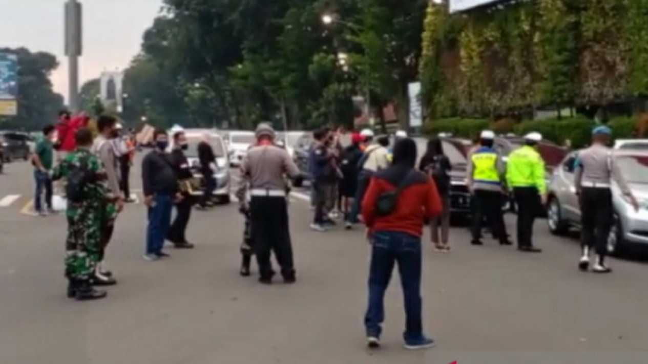 Dirjen Hubdat Ingatkan Pelaku Perjalanan Agar Lengkapi Syarat Perjalanan
            - galeri foto