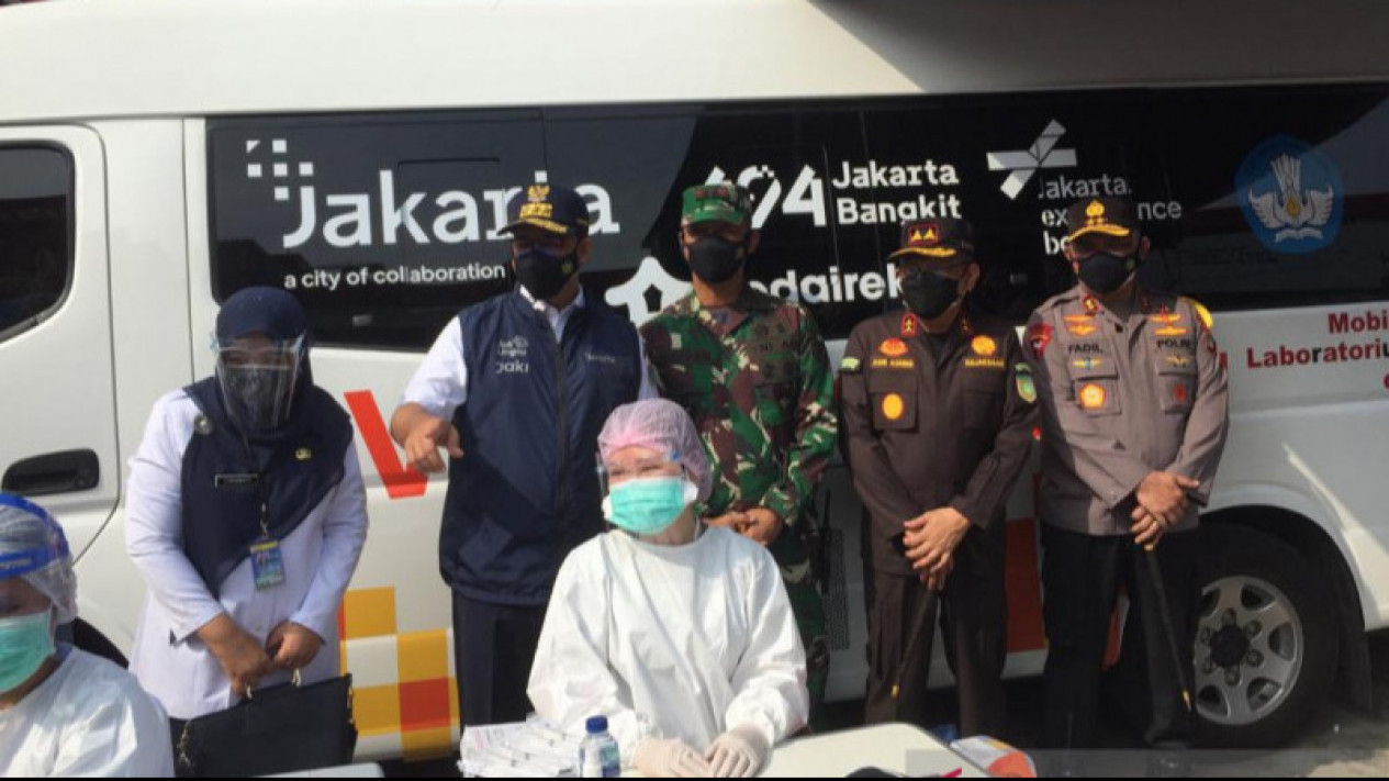 16 Mobil Vaksinasi Covid-19 Keliling Siap Jangkau Warga Jakarta
            - galeri foto