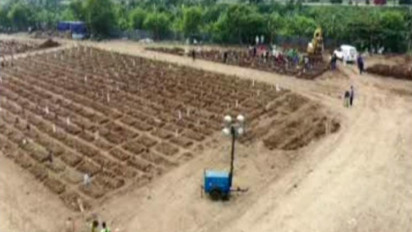 Pemakaman di TPU Rorotan Ramai Seiring Lonjakan Kasus Covid-19 di Jakarta