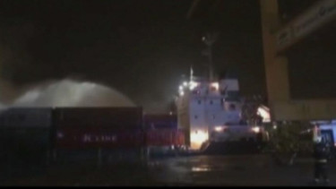 Sebuah Kapal Terbakar Sebabkan Ledakan Besar di Pelabuhan Jebel Ali Dubai