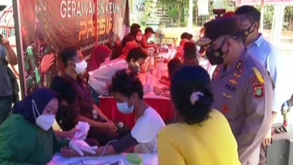 Kapolda Metro Jaya Tinjau Vaksinasi Keliling di Rusun Tanah Tinggi