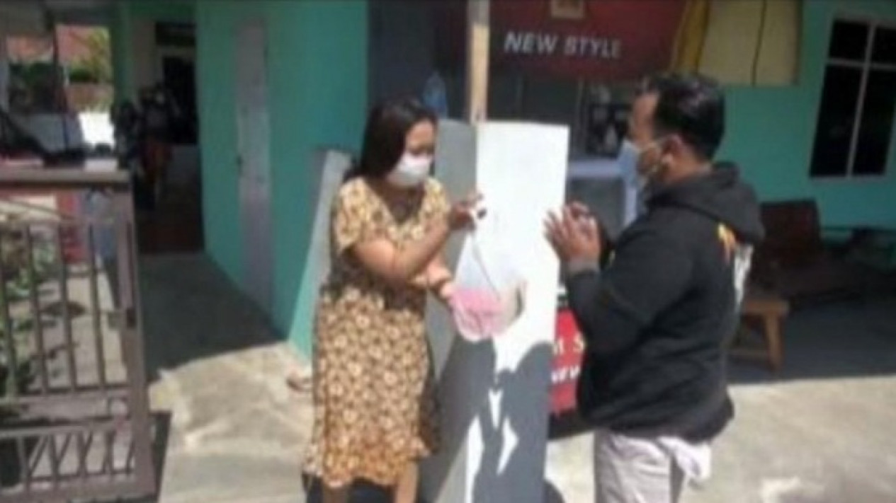 Berbagi Makanan untuk Pasien Isoman
            - galeri foto