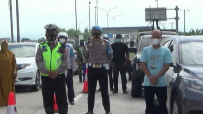 Gugah Kesadaran warga, Petugas Ajak Pengendara Mengheningkan Cipta