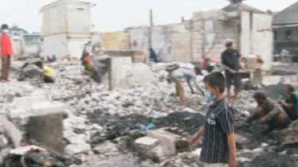 Kebakaran Pasar Baru Penjaringan, Korban : Habis Semua, Tolong!
            - galeri foto