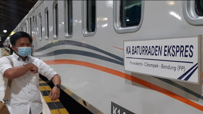 PPKM Darurat, H-1 Hari Raya Iduladha 2021 Stasiun Pasar Senen Jakarta Sepi
