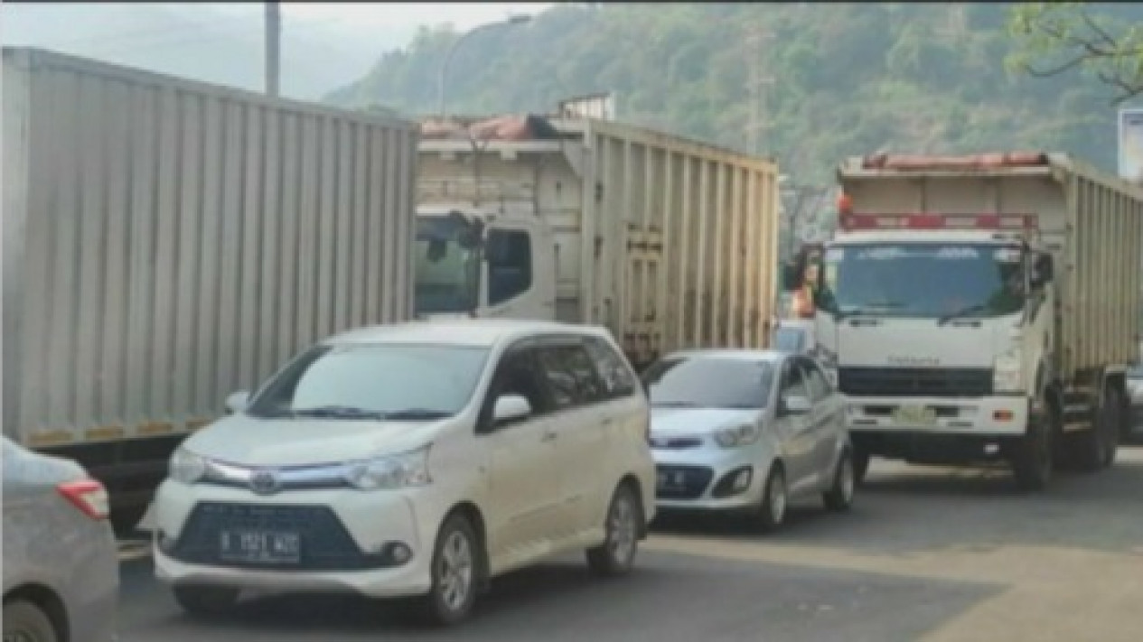 H-1 Hari Raya Iduladha, Arah Pelabuhan Merak Macet
            - galeri foto