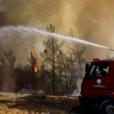 Kebakaran Hutan Di Turki Ancam Pembangkit Listrik Tenaga Batu Bara