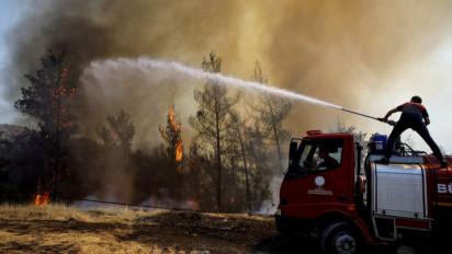 Kebakaran Hutan Di Turki Ancam Pembangkit Listrik Tenaga Batu Bara