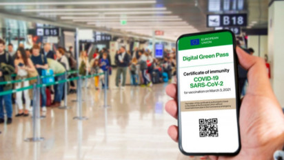 Guru di Italia Wajib Pegang "Green Pass" COVID-19