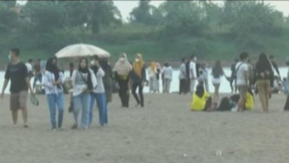 Warga Nekat Kunjungi Taman Wisata Pantai Bungin Meski PPKM
