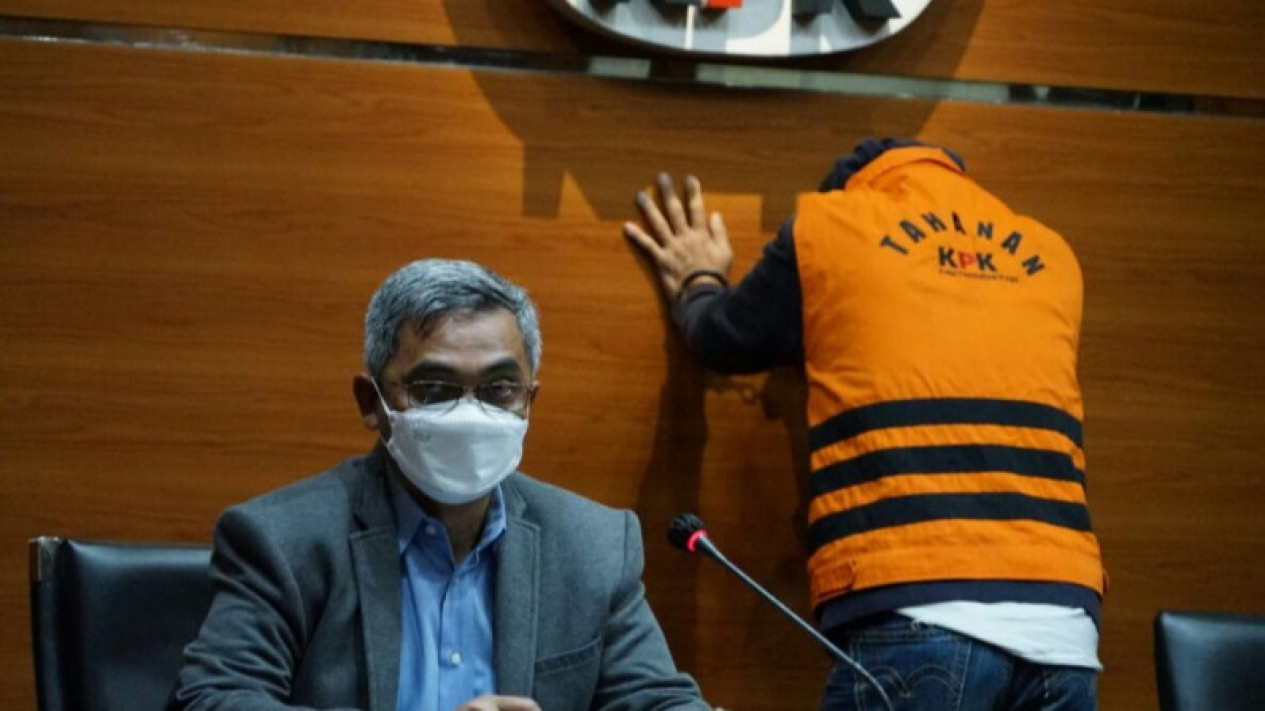 KPK Menahan Pihak Swasta Dalam Kasus Suap Pengesahan RAPBD Jambi
            - galeri foto