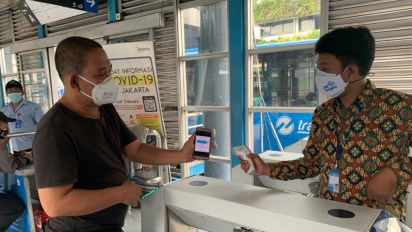 Naik Transjakarta Kini Wajib Tunjukkan Sertifikat Vaksin
