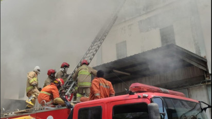 Gudang di Tanjung Priok Terbakar, Pemadaman Terkendala Asap Kuning Pekat