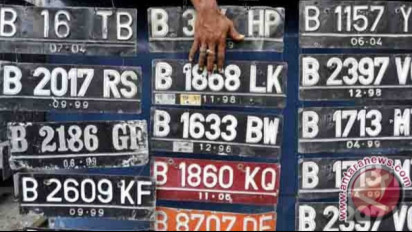 Perubahan Warna Pelat Nomor Kendaraan Tak Ubah Biaya Pajak