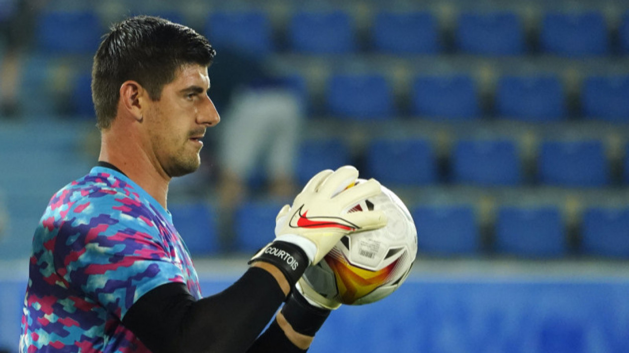 Real Madrid Perpanjang Kontrak Kiper Courtois Sampai 2026
            - galeri foto