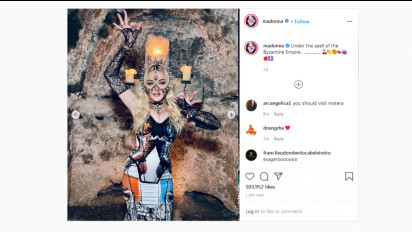 Bikin Bangga, Madonna Rayakan Ultah dengan Kenakan Karya Rinaldy Yunardi