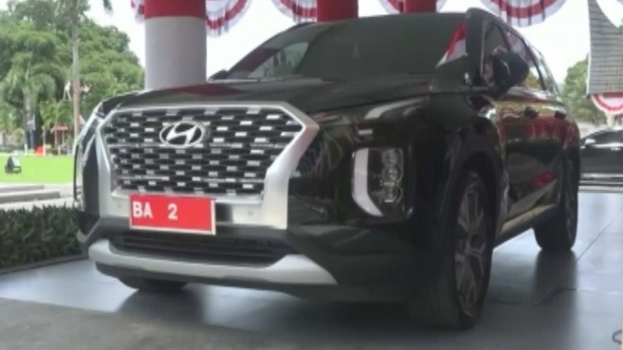 Heboh Pejabat Beli Mobil Dinas dI Tengah Pandemi
            - galeri foto