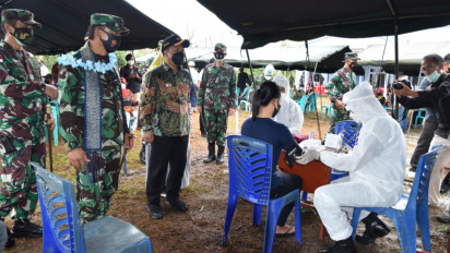 TNI AU Menggelar Program Vaksin Terbang di Wilayah Perbatasan Kalimantan Barat