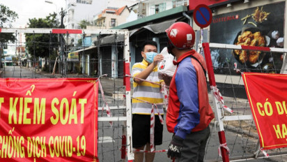 Lockdown Diperketat, warga Ho Chi Minh Borong Bahan Pokok