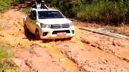 Puluhan Tahun Jalan Berlumpur , Warga: Kami Minta Pemerintah Perbaiki Jalan ini