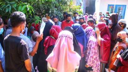 Diserbu Warga, Vaksinasi di Gowa Timbulkan Kerumunan